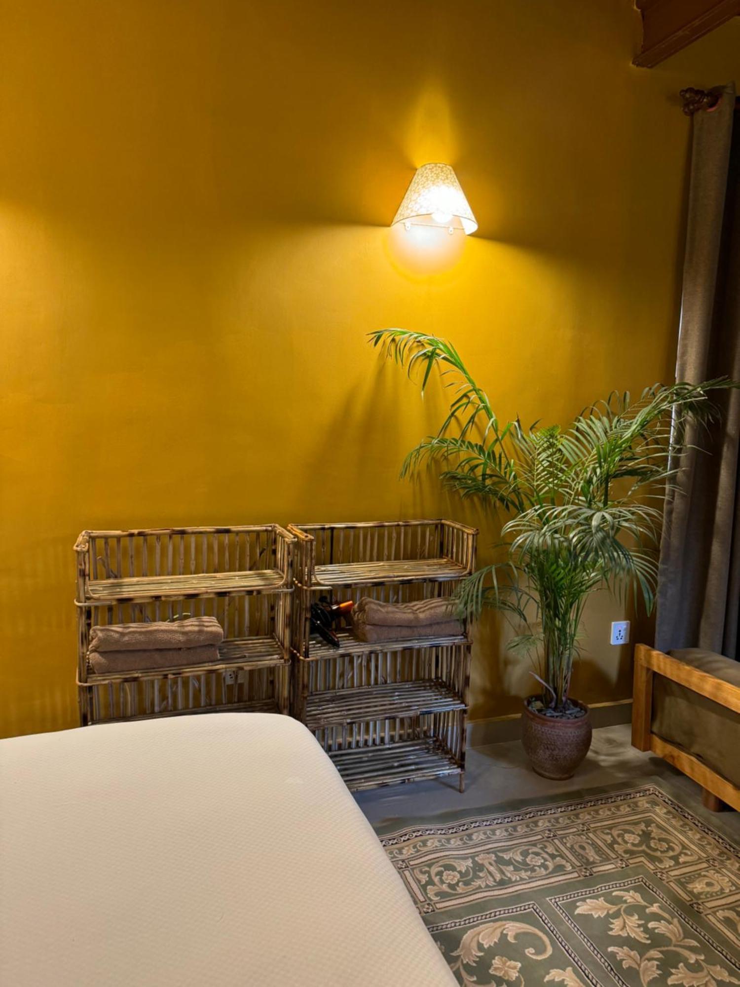 The Melo Pomelo Courtyard. Apartman Katmandu Kültér fotó
