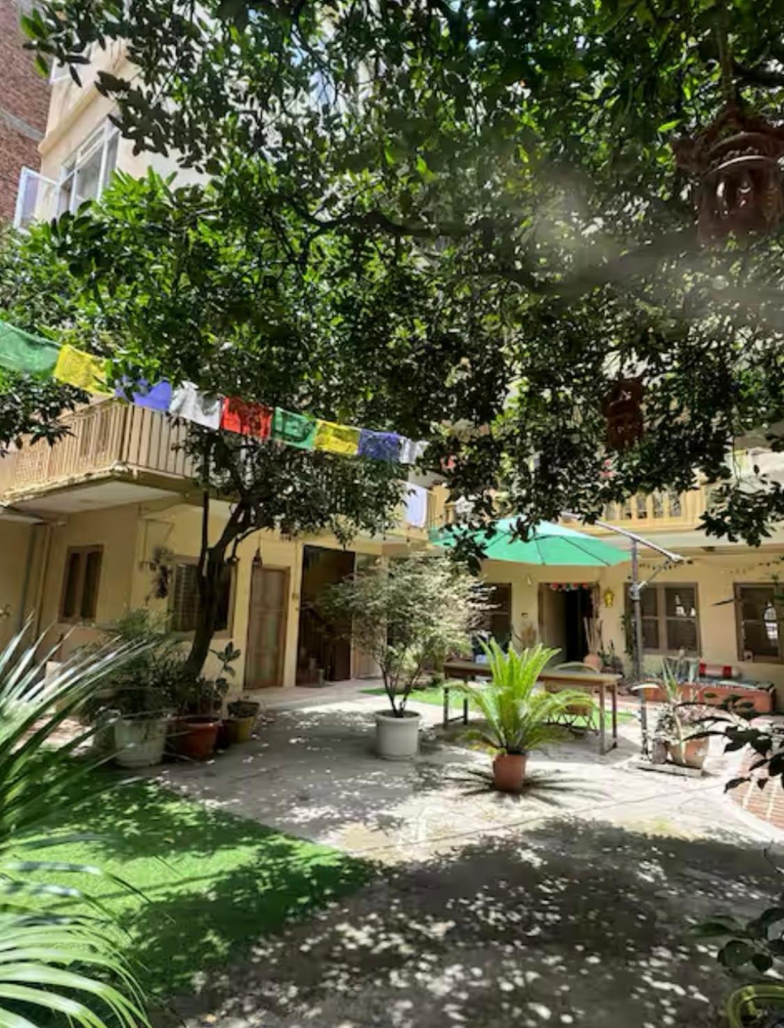 The Melo Pomelo Courtyard. Apartman Katmandu Kültér fotó