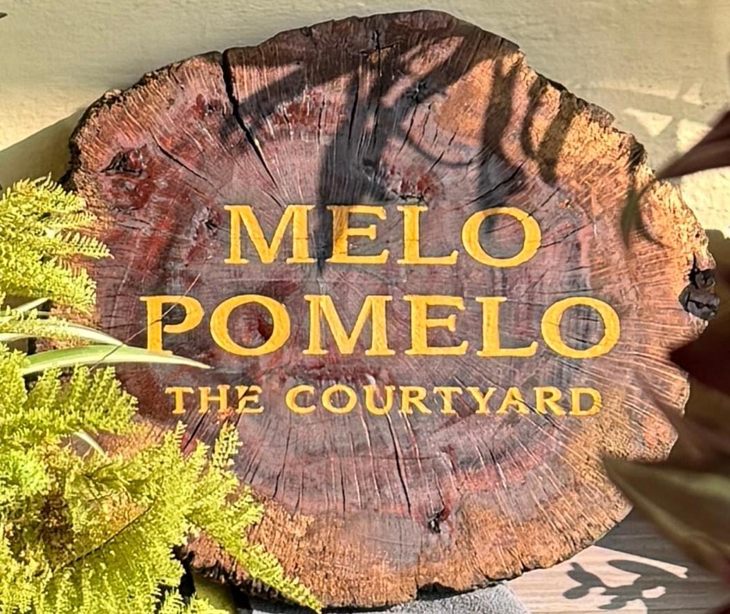 The Melo Pomelo Courtyard. Apartman Katmandu Kültér fotó
